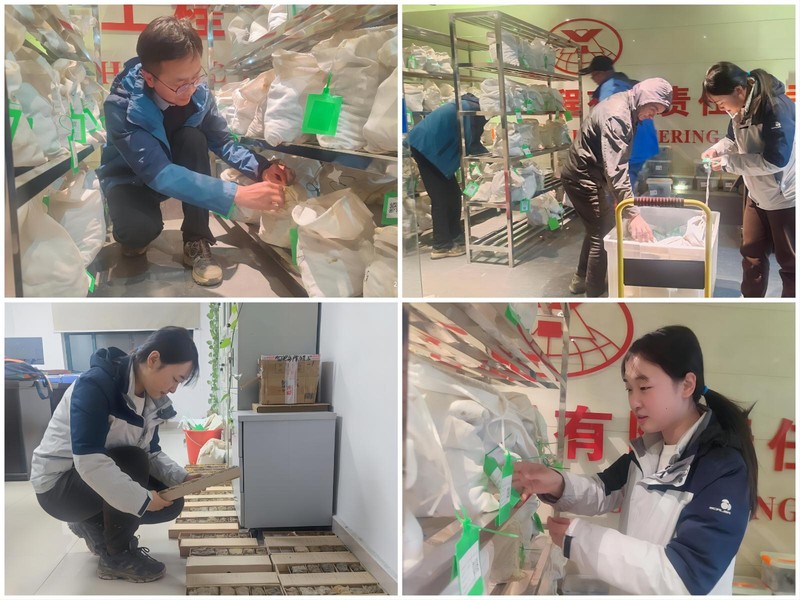 地質(zhì)隊員在整理土壤樣品.jpg