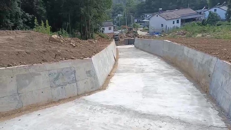 水吼鎮(zhèn)泥石流治理施工完工圖.jpg